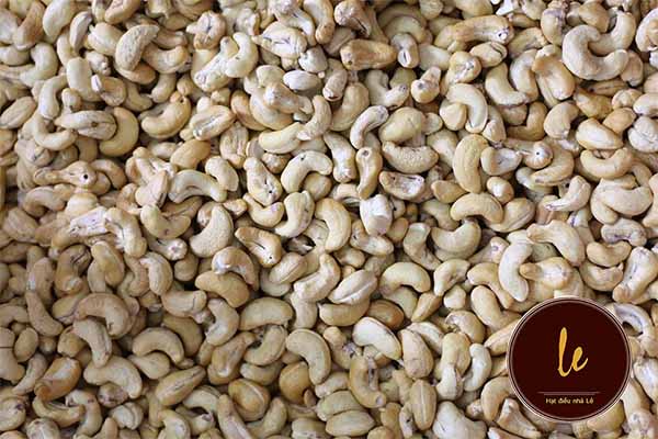 Hạt điều rang muối bóc vỏ nguyên hạt 500g (biếu tặng cho người châu Âu)