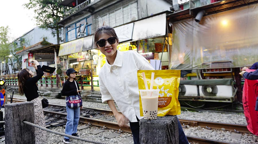 Hành trình mang hạt điều rang muối mang thương hiệu Việt gian nan ra nước ngoài của Lê